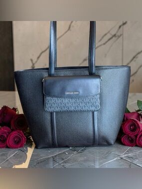 NWT Michael Kors Black Pebbled Leather Tote 2 IN 1 with MK Wallet Or Crossbody!